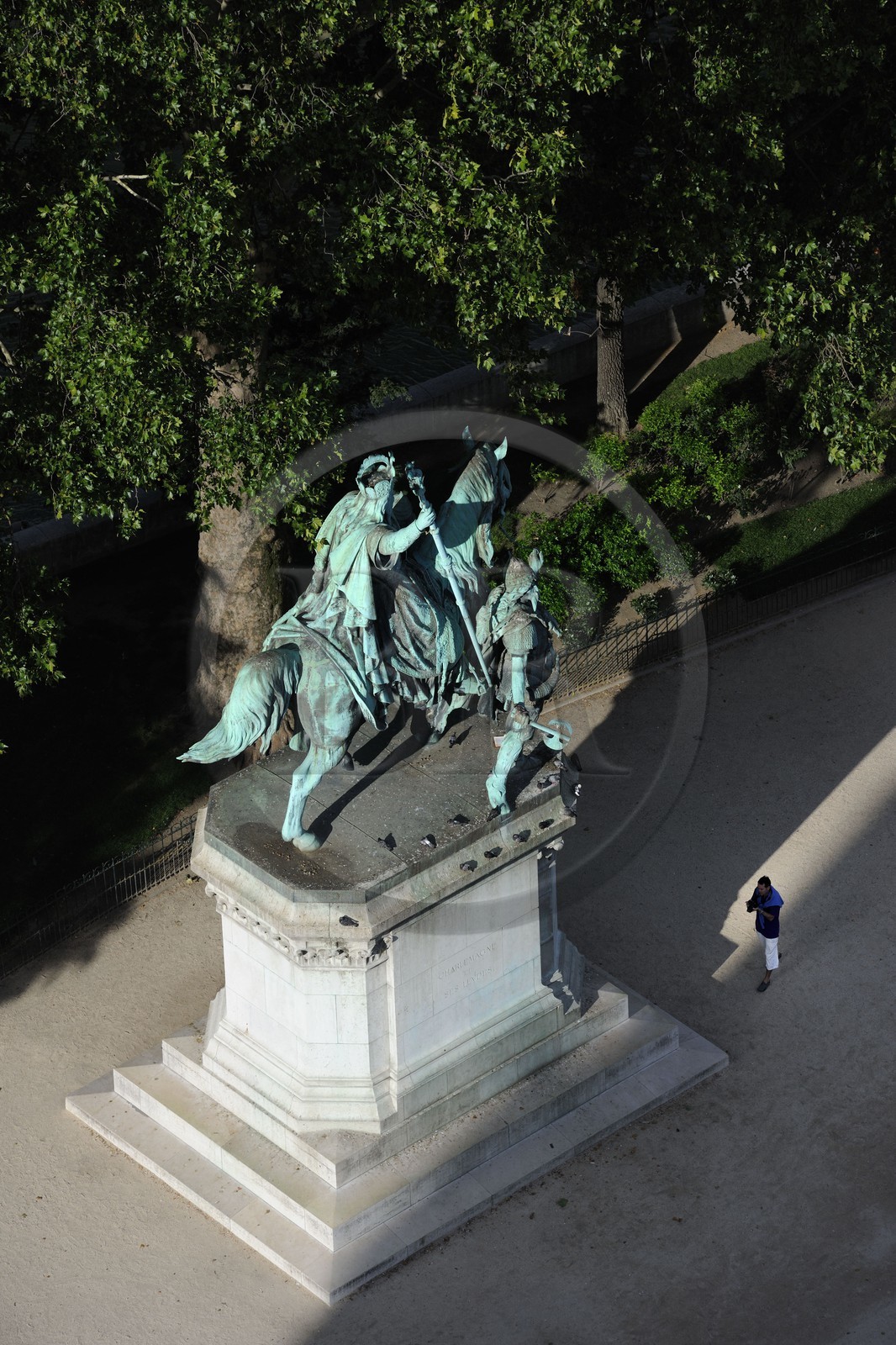 France, Paris (75), île de la Cité, statue équestre de Charlemagne sur le parvis de la cathédrale Notre-Dame