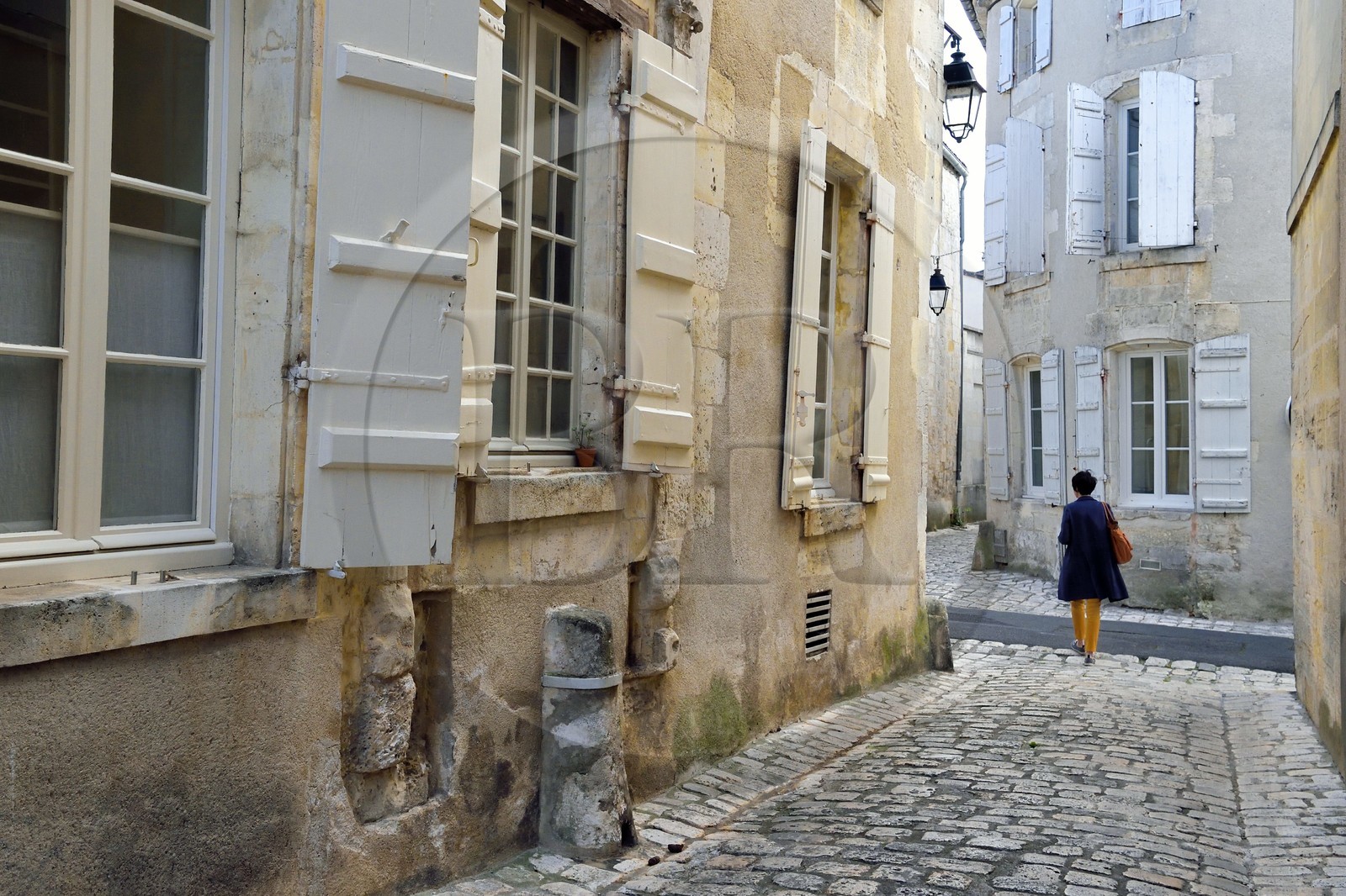 France, Charente (16), Cognac, quartier médiéval du vieux Cognac, dans la rue Henri Germain