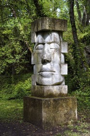 France, Charente-Maritime (17), Saintonge, Crazannes, La Pierre de Crazannes, sculpture