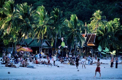 Thailand, Samui islands archipelago, Full Moon Party on Koh Pha-Ngan island, sunset on Had Rin beach