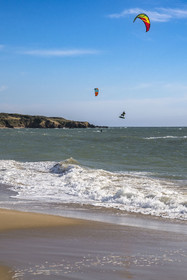 France, Vendée (85), Talmont-Saint-Hilaire, la Pointe du Payré, kitesurf à la plage du Veillon