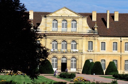 France, Saône-et-Loire (71), Mâconnais, ancienne abbaye de Cluny, anciens bâtiments abbatiaux et école des Arts et Métiers