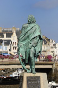 France, Loire-Atlantique (44), Le Croisic, statue à la mémoire de Pierre Bouguer