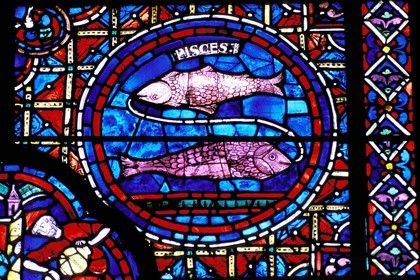 France, Eure-et-Loir (28), Chartres, cathédrale Notre-Dame de Chartres classée Patrimoine Mondial de l' UNESCO, signe du zodiaque du Poissons