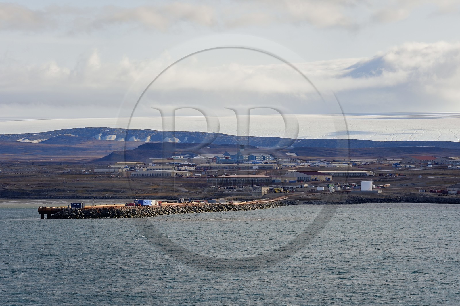 Groenland, cote ouest, Baie de North Star, Dundas, base aérienne de l'US Air Force de Thulé et la calotte glaciaire