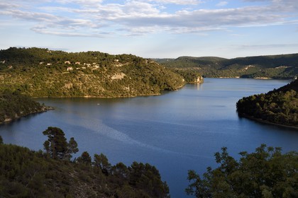 France, Alpes-de-Haute-Provence (04), Parc Naturel Régional du Verdon, Basses Gorges du Verdon, le lac d'Esparron