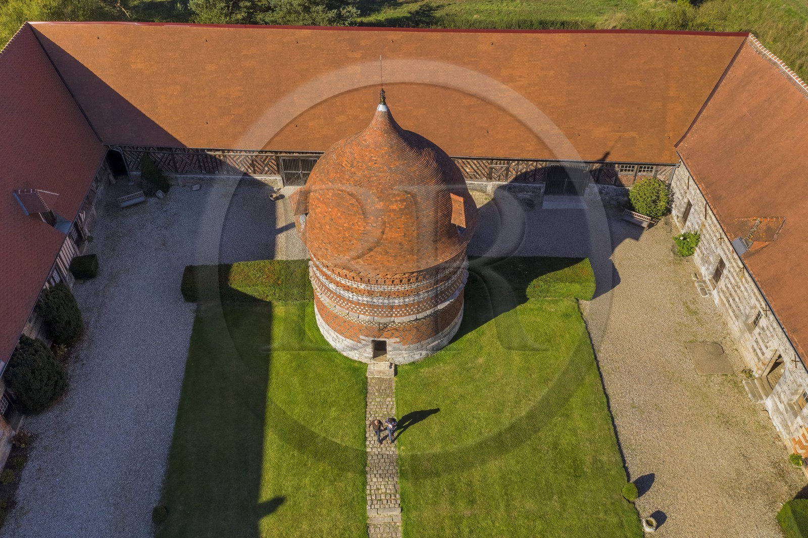 France, Seine-Maritime (76), Côte d'Albatre, Pays de Caux, Varengeville-sur-Mer, le Manoir d'Ango et son colombier (vue aérienne)
