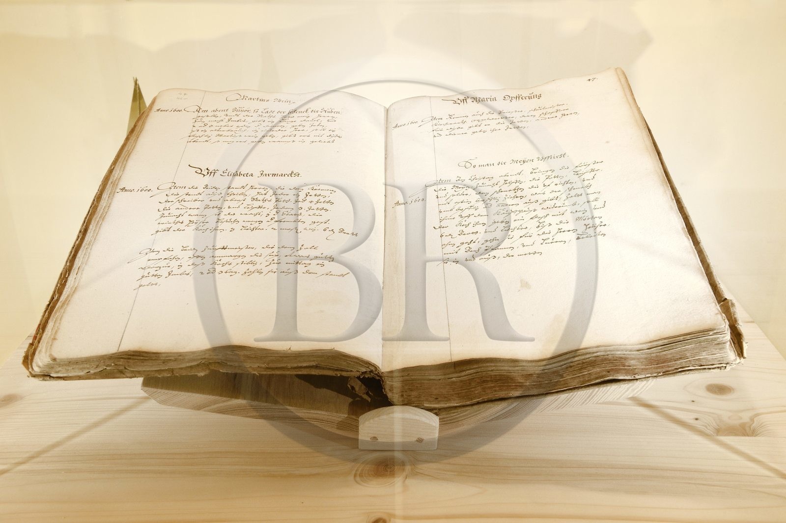 France, Bas-Rhin (67), Selestat, la Bibliothèque Humaniste réaménagée par l'architecte Rudy Ricciotti, Balthasar Beck, échanson de l'hôtel de ville de Sélestat décrit autour de 1600 les traditions, les fêtes et les coutumes, le passage intitulé «So man die Meyen uffricht» (comment on décore les mais) est considéré comme la première description de la décoration du sapin de Noël en Alsace