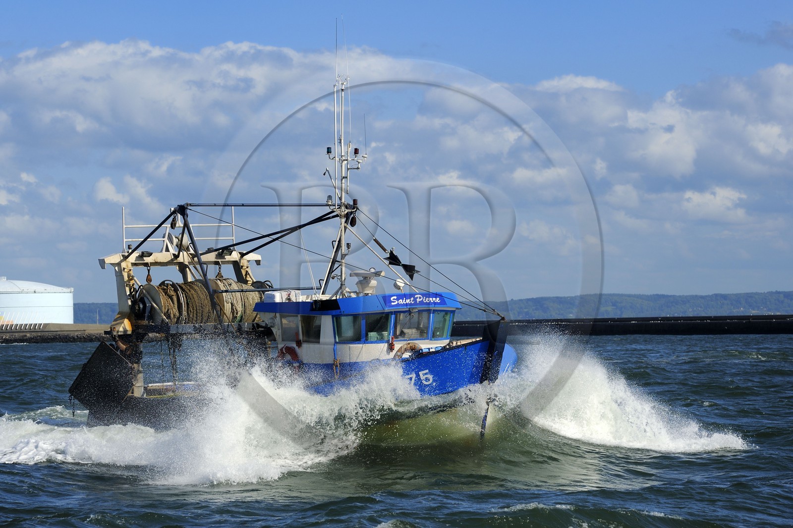 France, Seine-Maritime (76), Le Havre, sortie en mer d'un bateau de pêche