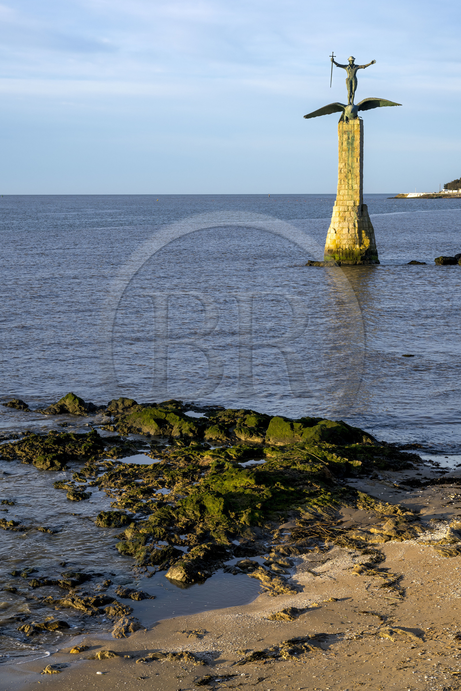 France, Loire-Atlantique (44), Estuaire de la Loire, Saint-Nazaire, la Grande plage, Monument Americain appelé Sammy édifié en mémoire du débarquement américain du 26 juin 1917 à Saint-Nazaire sur le front de mer