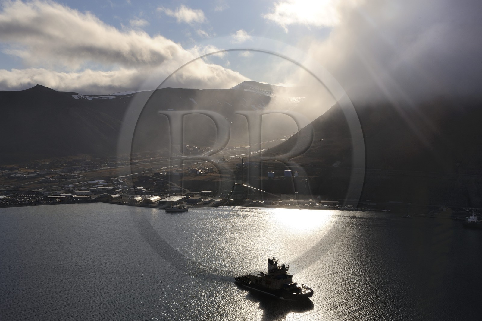 Norvège, Svalbard (Spitzberg), Longyearbyen (vue aérienne)