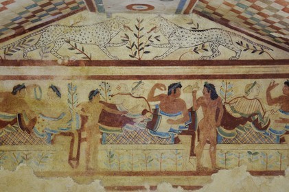 Italie, Latium, province de Viterbe, Tarquinia, nécropole antique étrusque de Monterozzi (Necropoli dei Monterozzi) classée Patrimoine Mondial de l'UNESCO, la Tombe des Léopards (Tomba dei Leopardi)