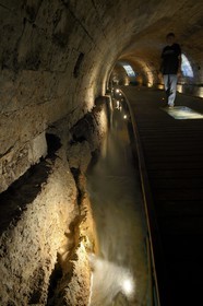 Israel, district Nord, Galilée, Acre (Akko), vieille ville, classée Patrimoine Mondial de l'UNESCO, le tunnel des Templiers long de 350 de long mène du Palais Templiers qui a été détruit en 1921 jusqu'au port d'Acre à l'est, il a été construit à la fin du 12ème siècle mais seulement découvert en 1994