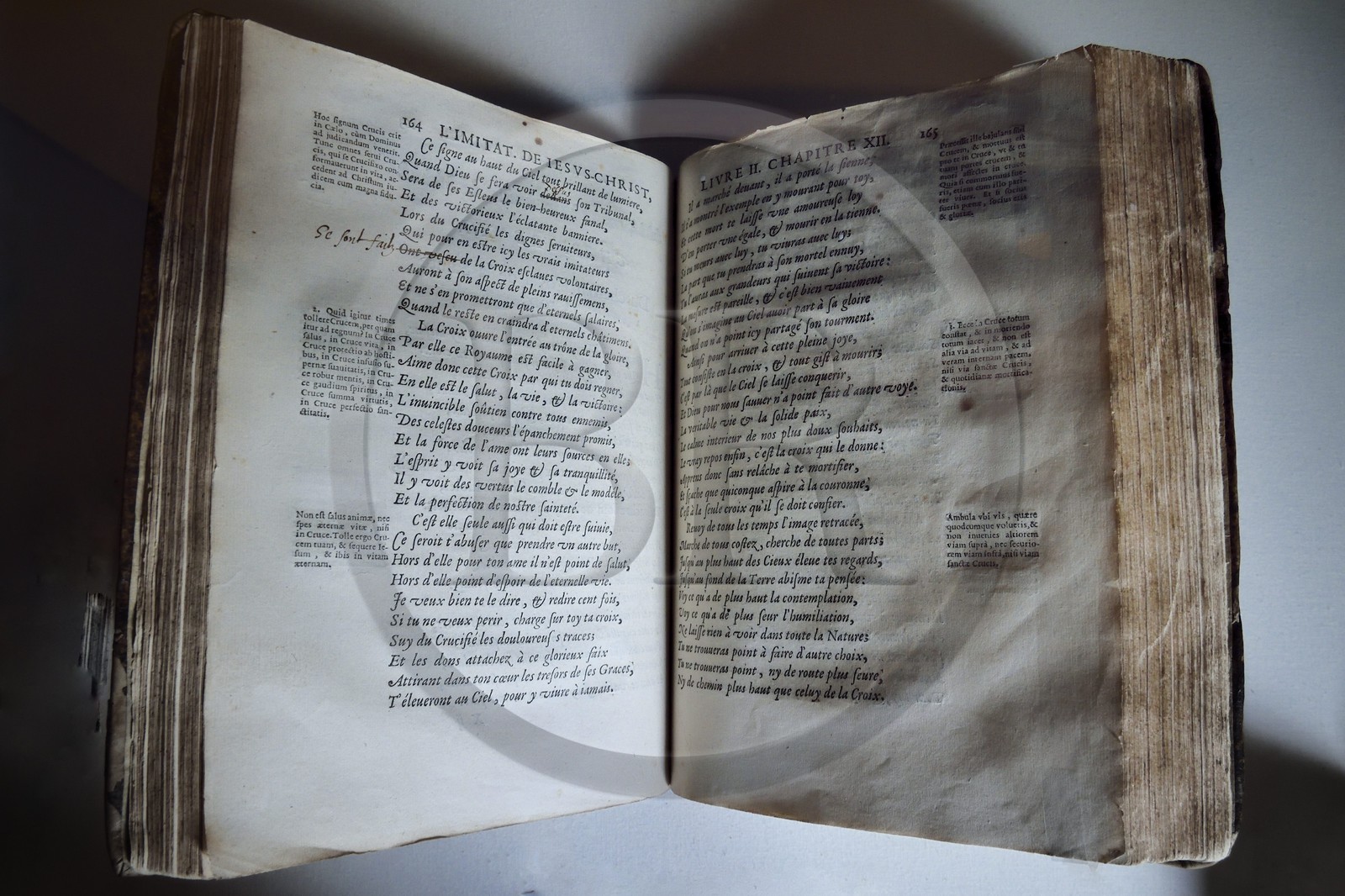 France, Seine-Maritime (76), Petit-Couronne, musée Pierre Corneille, la traduction du latin en français de L'Imitation de Jésus Christ (De imitatione Christi) écrit par Corneille, avec les annotations de la main de l'auteur