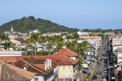 France, Guyane, Cayenne, axe principal, la rue Rémire borde la place des Palmistes