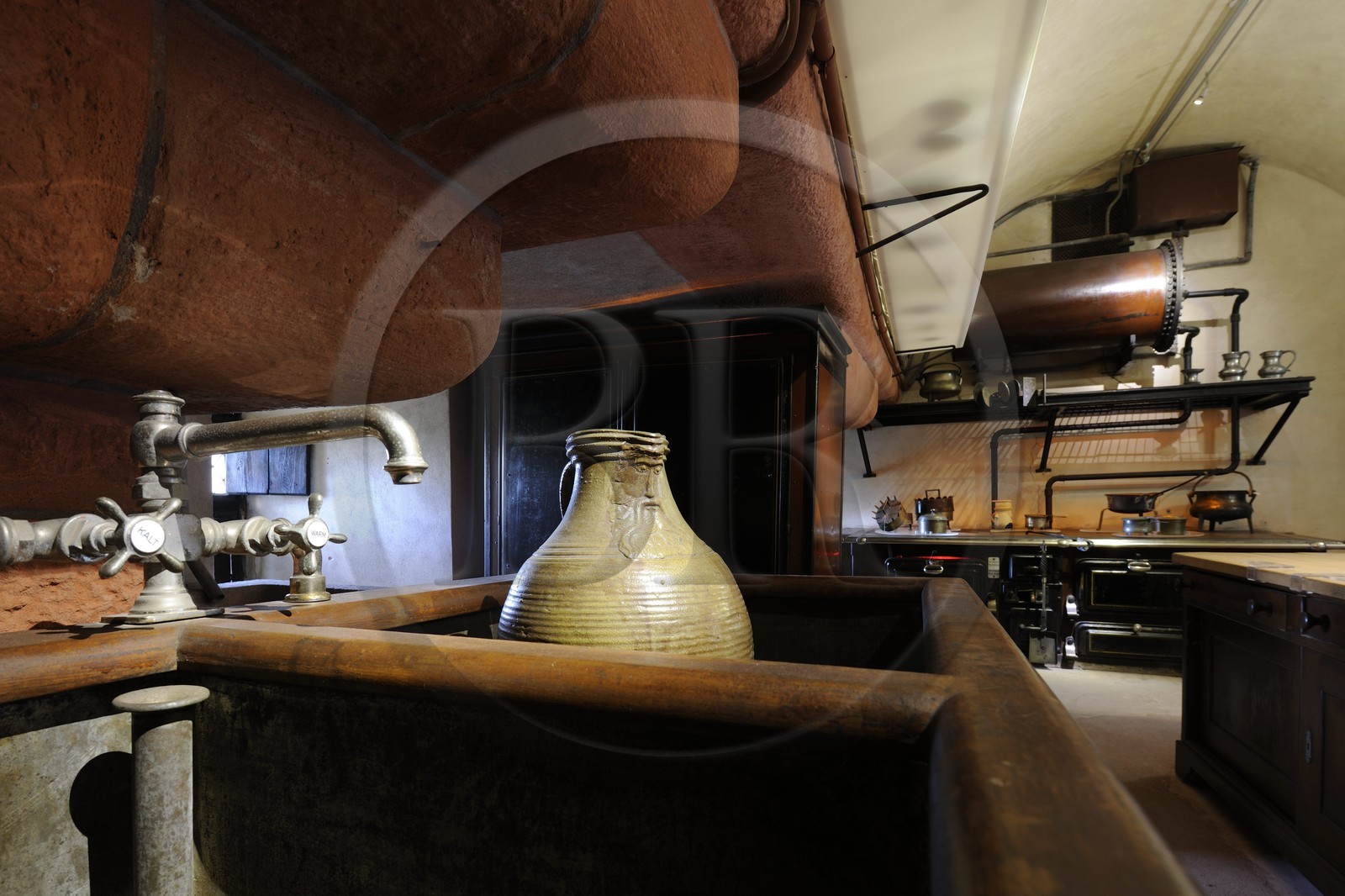 France, Bas-Rhin (67), le château du Haut-Koenigsbourg, la cuisine 1900