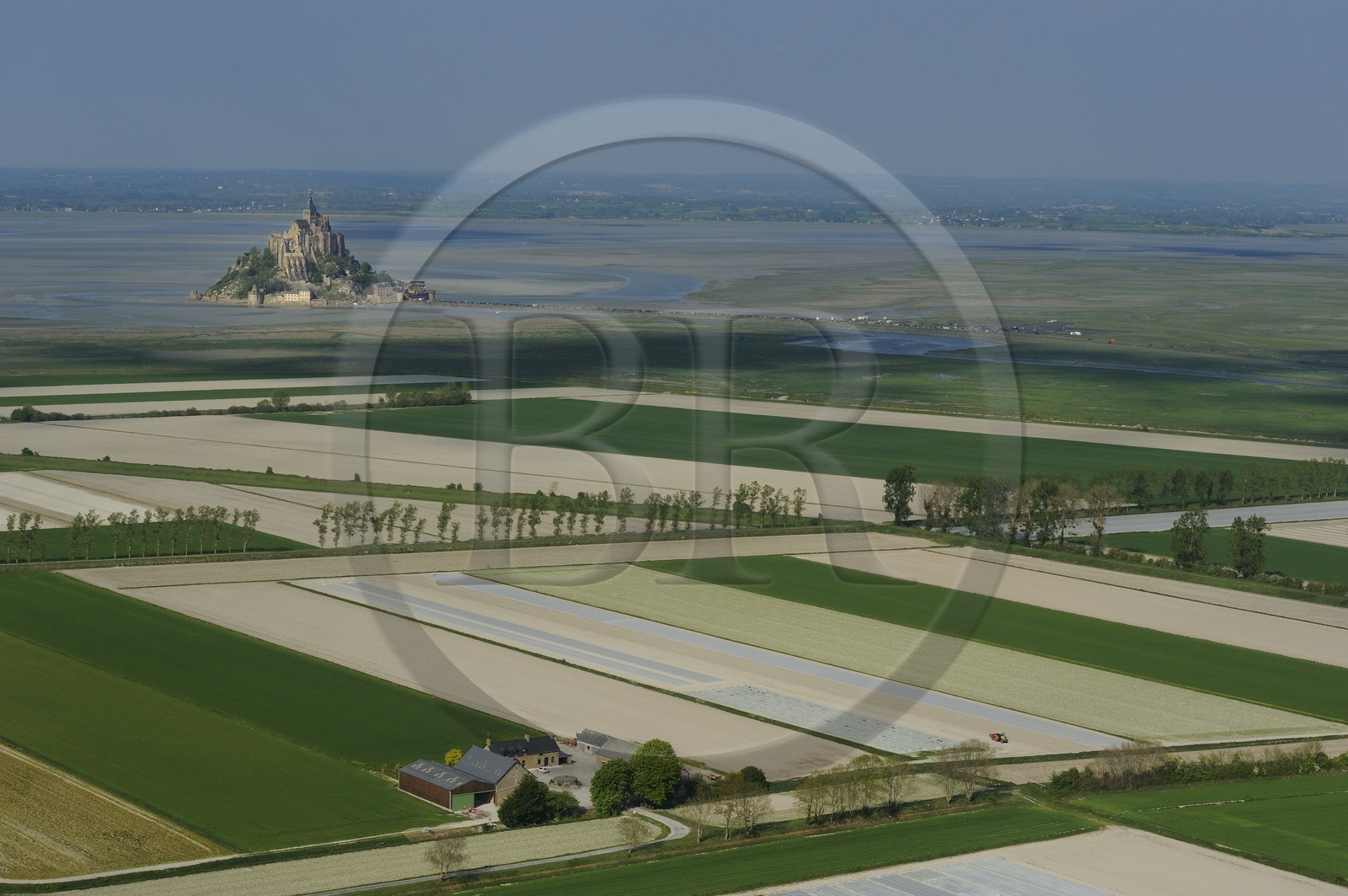 France, Ille-et-Vilaine (35), Baie du Mont Saint-Michel, les champs et les polders du Mont côté breton (vue aérienne)