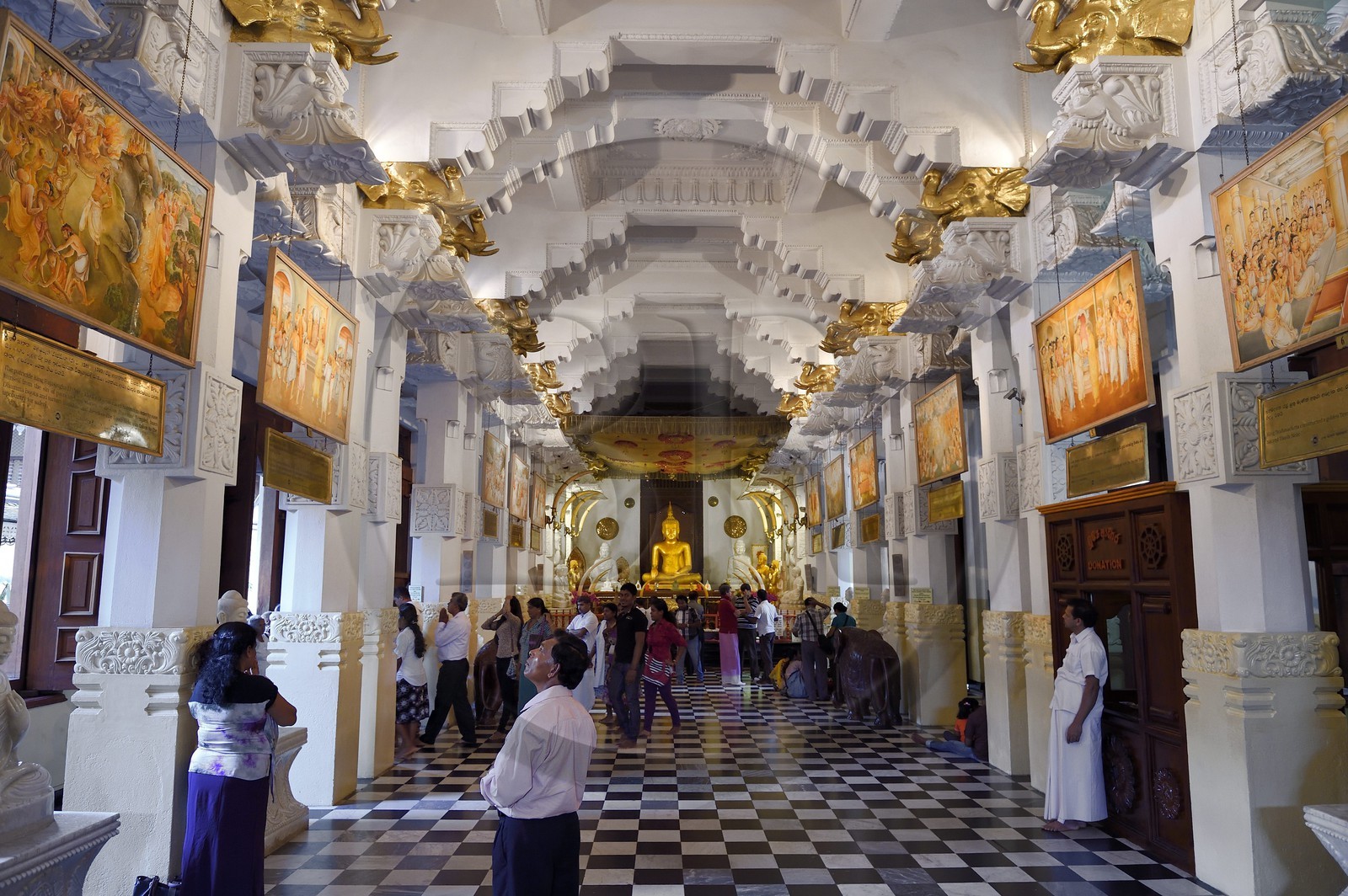 Sri Lanka, center province, Kandy, Temple of the Buddha Tooth (Sri Dalada Maligawa), the donation room