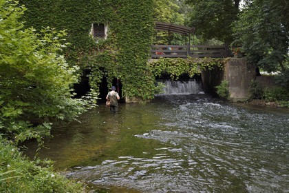 France, Dordogne, Perigord Blanc, Annesse-et-Beaulieu, fisherman at the foot of Taillepetit Mill