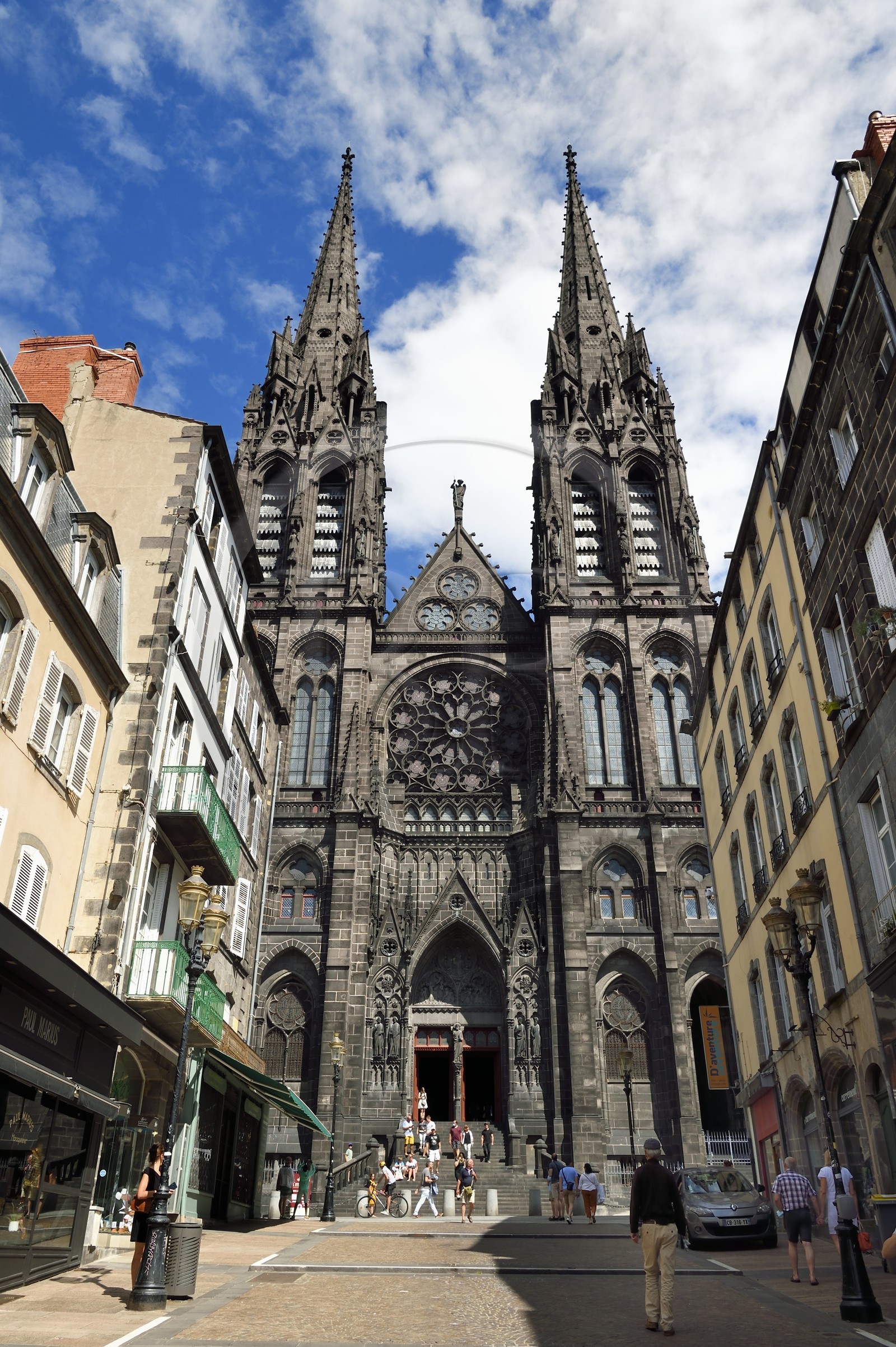 France, Puy-de-Dôme (63), Clermont-Ferrand, rue des Gras menant à la cathédrale Notre-Dame-de-l'Assomption
