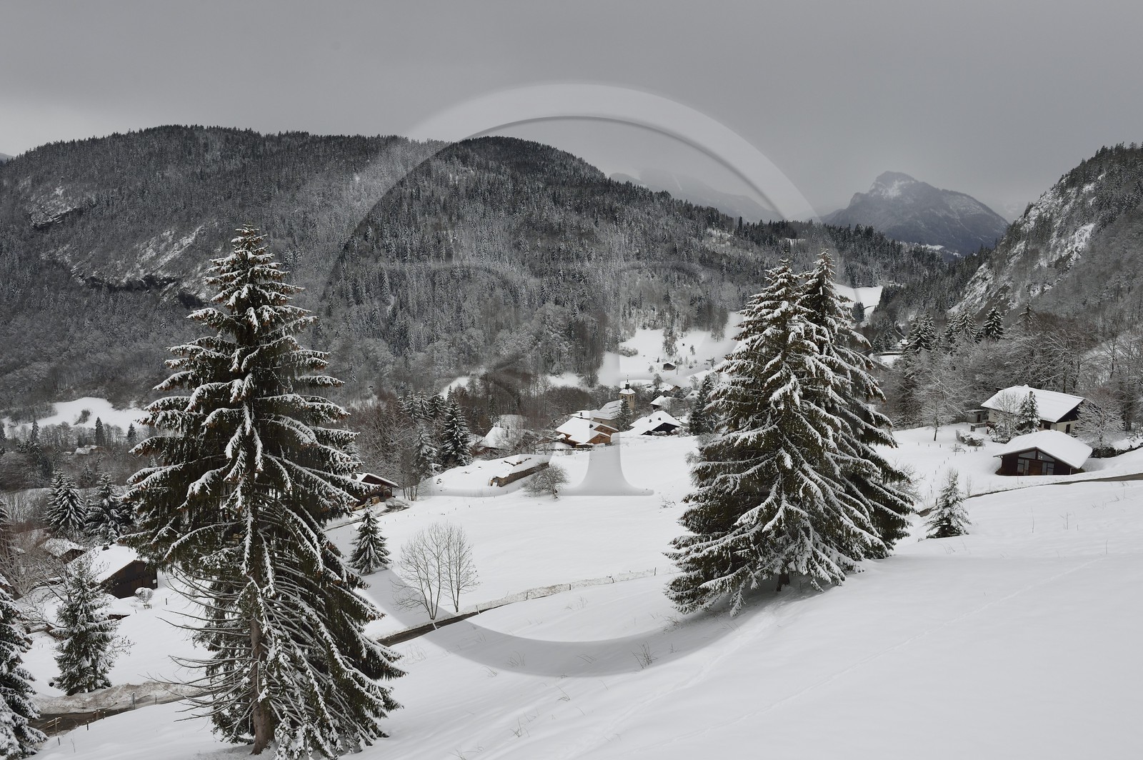 France, Haute-Savoie (74), station de ski Les Carroz d'Arâches, village d'Arâches-la-Frasse