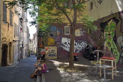 France, Bouches-du-Rhône (13), Marseille, quartier du Panier, petite place à l'angle de la rue Fontaine de Caylus et du refuge