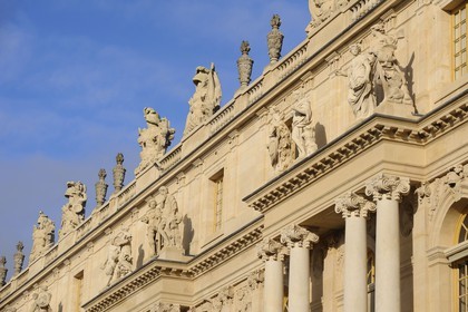 France, Yvelines (78), château de Versailles, classé Patrimoine Mondial de l'UNESCO, la façade des appartements de la Reine