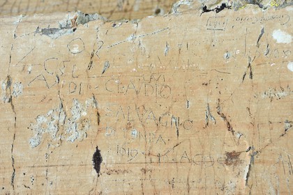 France, Alpes-Maritimes (06), parc national du Mercantour, Vallée des Merveilles, graffiti de Claudio Salvagno di Tenda daté de 1619, son nom apparait effectivement dans les registres paroissiaux de l'époque