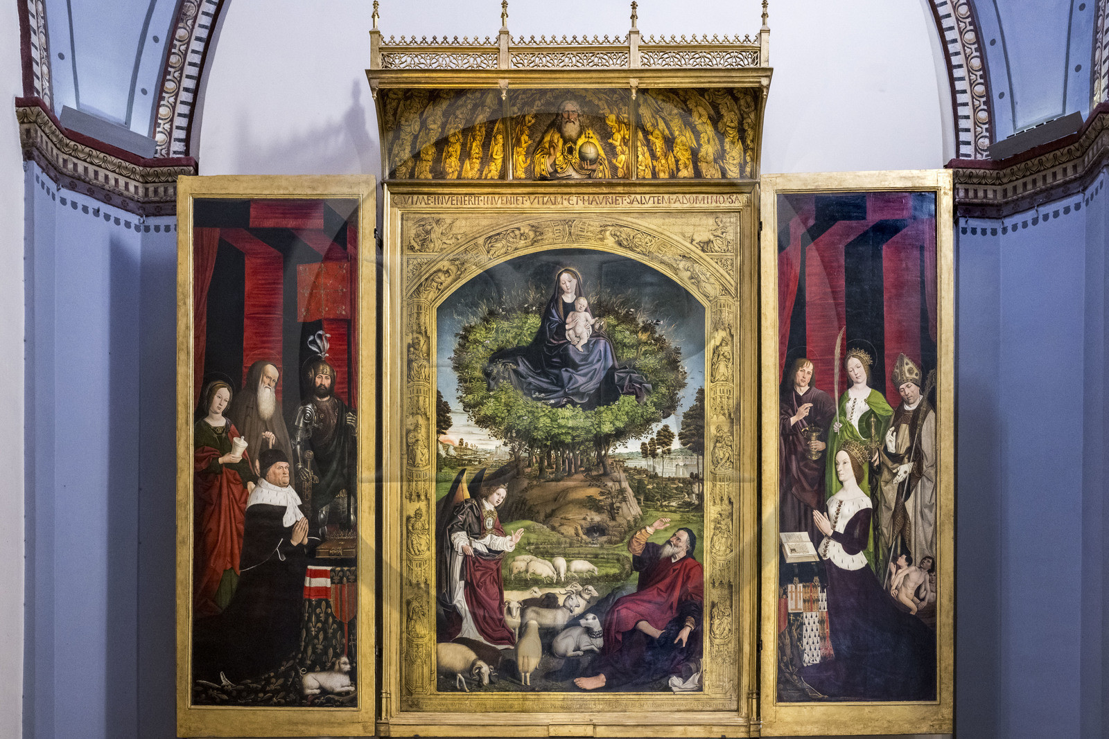 France, Bouches-du-Rhône (13), Aix en Provence, Cathedrale Saint Sauveur (XIIe au XVIe siecle), triptyque du Buisson Ardent peint par Nicolas Froment entre 1475 et 1476, le Roi René et la Reine Jeanne de Laval sont représentés en prière