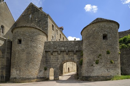 France, Côte d'Or (21), Flavigny-sur-Ozerain, porte du Val