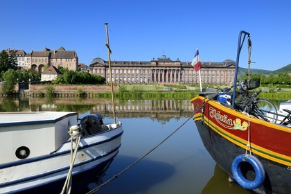 France, Bas-Rhin (67), Saverne, le château des Rohan et le canal de la Marne au Rhin, le port fluvial