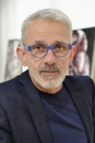 France, Paris (75), l'artiste peintre Philippe Cognée préparant son exposition à la galerie Templon