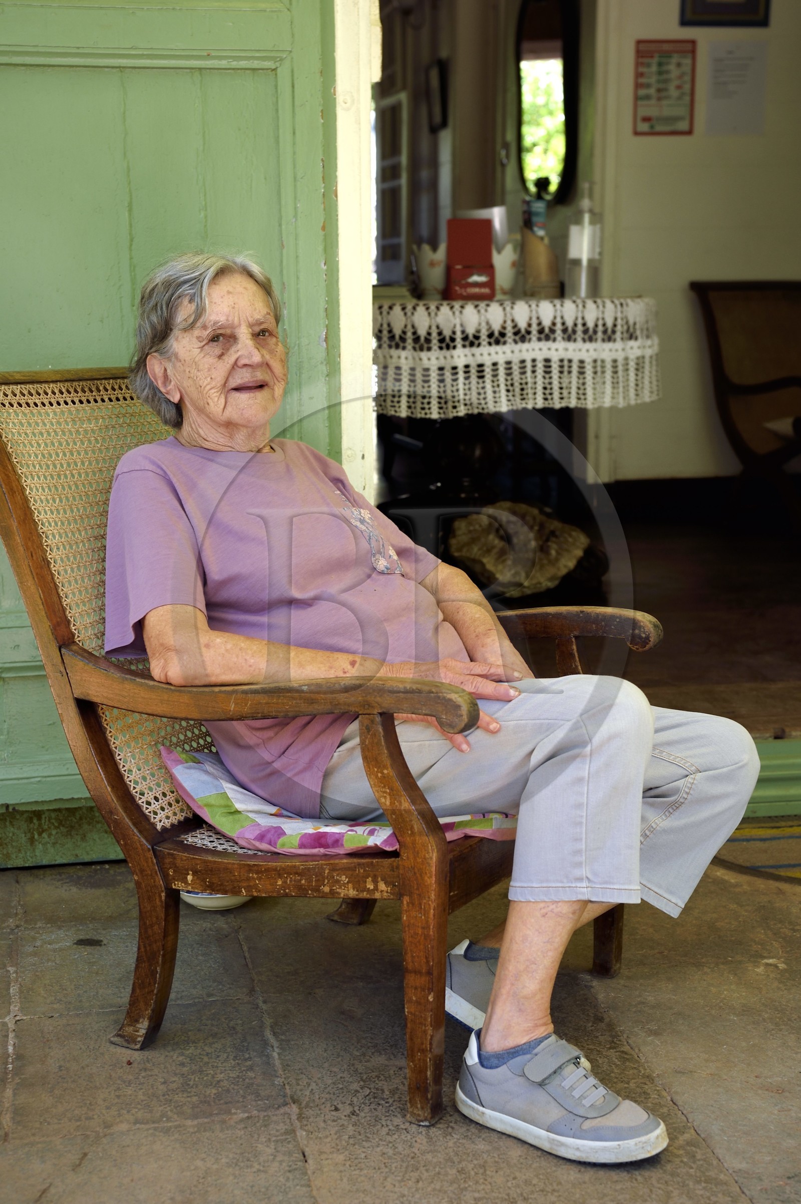 France, Ile de la Reunion, Cirque de Salazie, classé Patrimoine Mondial de l'UNESCO, Hell-Bourg, labellisé les Plus Beaux Villages de France, la Villa ou Maison Folio à l'architecture créole traditionnelle du XIXème siècle, Solange Folio
