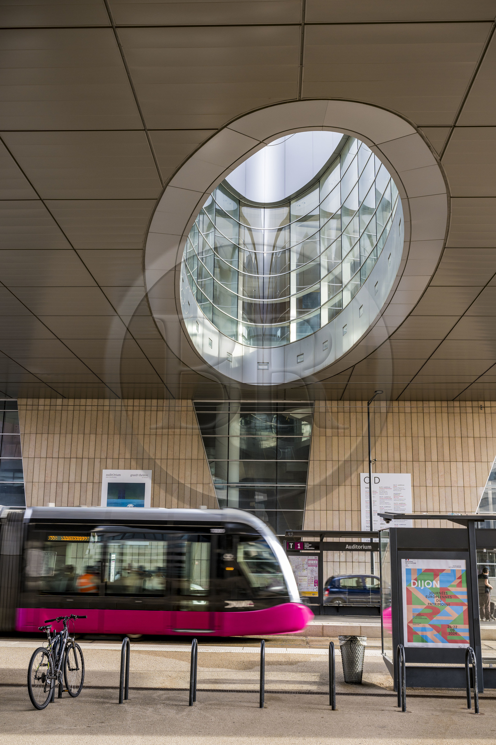 France, Côte-d'Or (21), Dijon, quartier Clémenceau, l'auditorium Robert-Poujade abritant l'opéra, l'oculus
