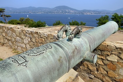 France, Var (83), Saint-Tropez, canon espagnol à la citadelle du XVIe siècle
