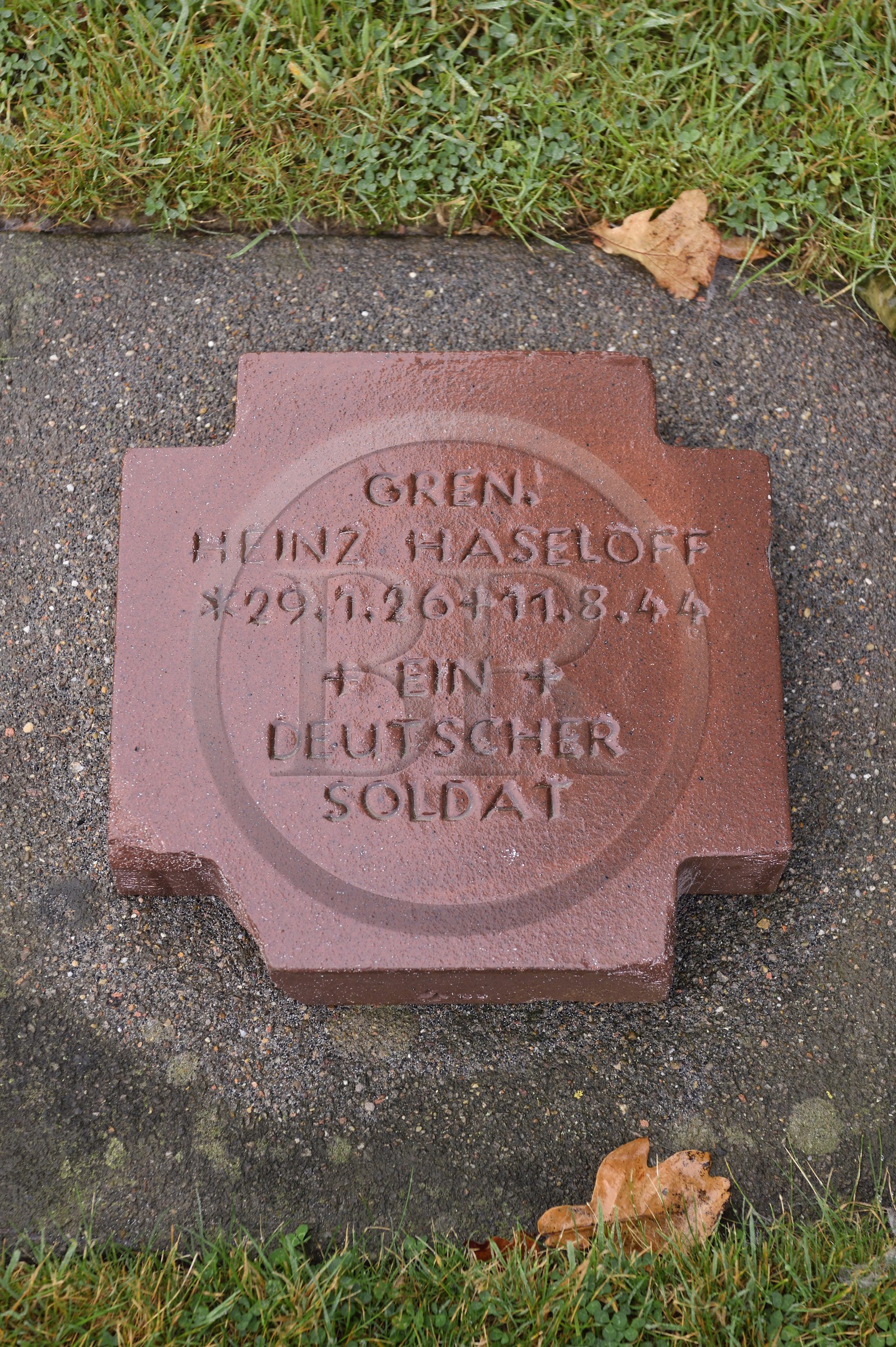 France, Calvados (14), La Cambe, Cimetière militaire allemand de la deuxième guerre mondiale, Ein Deutscher Soldat (un soldat allemand)