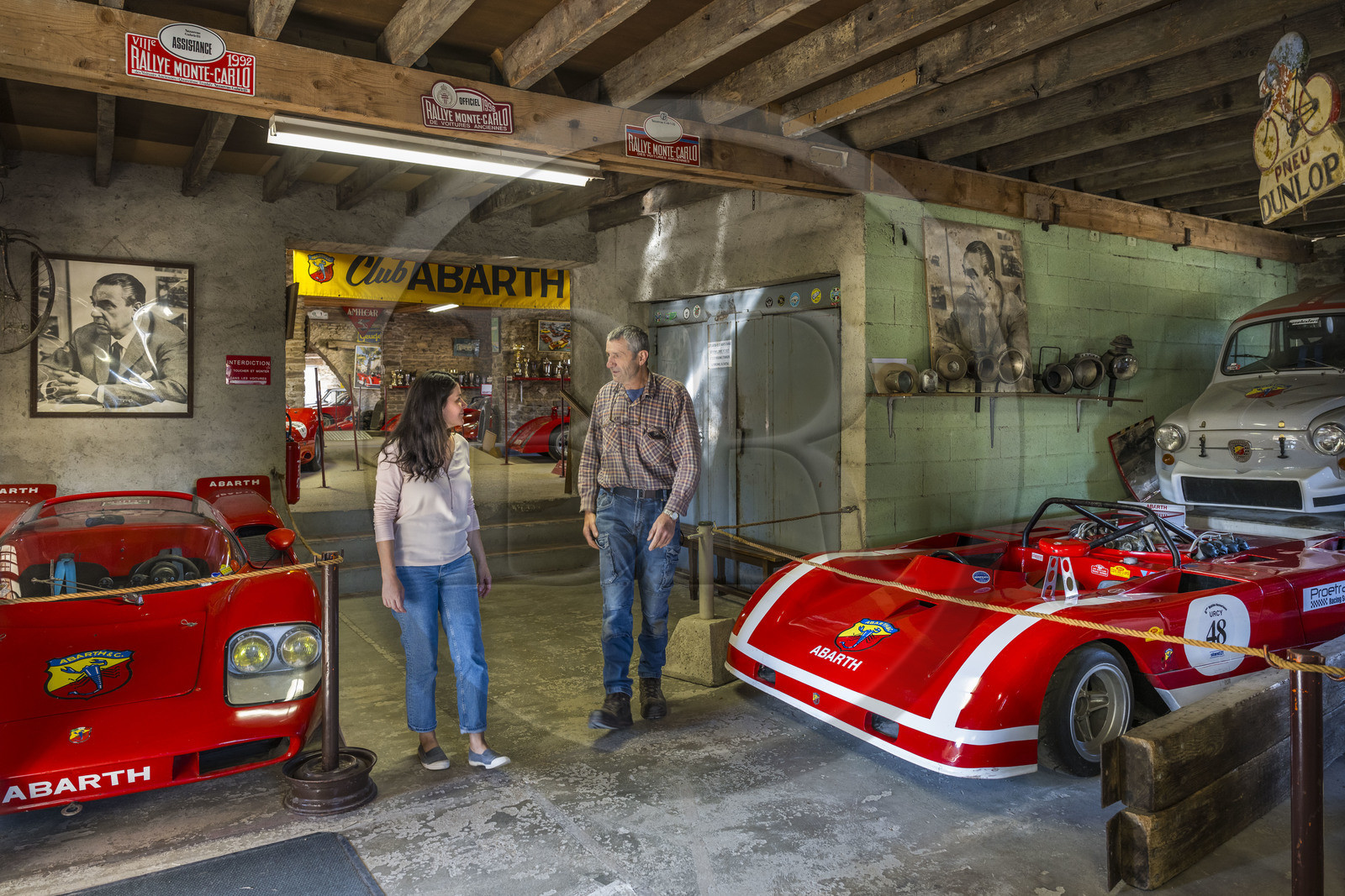 France, Côte-d'Or (21), Côte de Beaune, Savigny-les-Beaune, le chateau avec les musées et collections avions de chasse, voitures de course Abarth, motos, tracteurs enjambeurs, maquettes, camions de pompiers, Christophe Pont et sa fille Marie qui gèrent le domaine et les musées