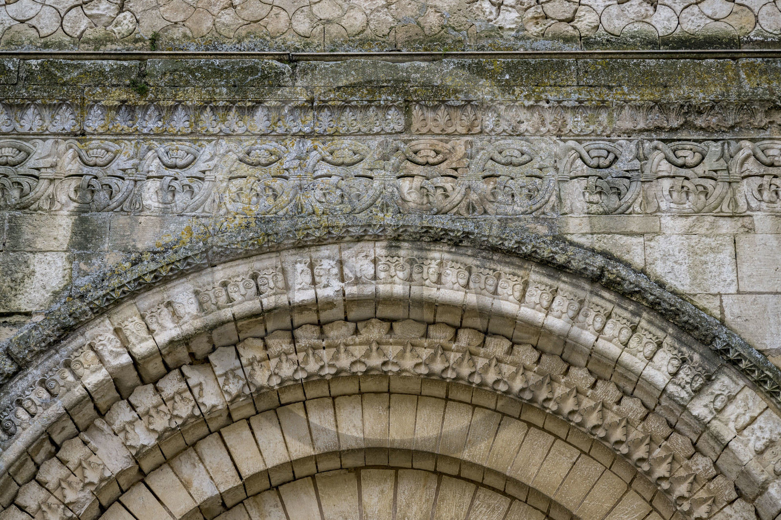France, Vendée (85), Nieul-sur-l'Autise, Abbaye royale Saint-Vincent fondée en 1069, portail roman de l'église abbatiale