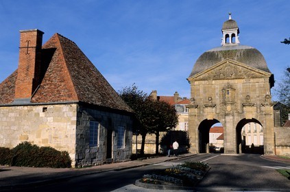 France, Haute-Marne (52), Langres, porte des Moulins