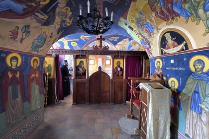 France, Var (83), Iles d'Hyères, parc national de Port Cros, Ile de Porquerolles, le Monastère orthodoxe Sainte-Marie dans l'ancien fort de la Repentance, Père Pantelimon dans l'église aménagée dans une ancienne réserve voutée