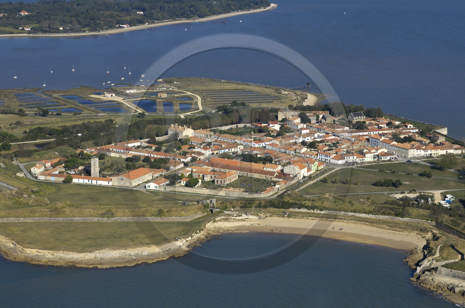 France, Charente-Maritime (17), Ile d'Aix, le bourg (vue aérienne)