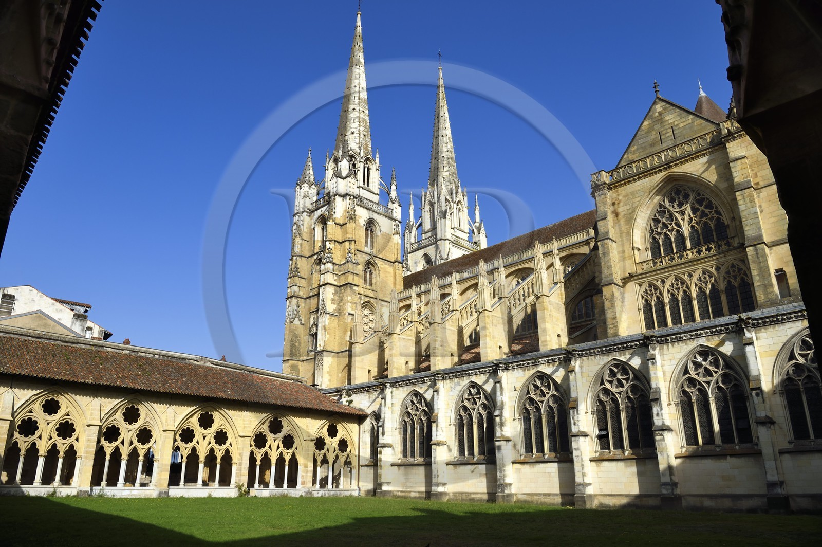 France, Pyrénées-Atlantiques (64), Pays-Basque, Bayonne, cloitre de la cathédrale Sainte-Marie de style gothique flamboyant datant du XIVe siècle