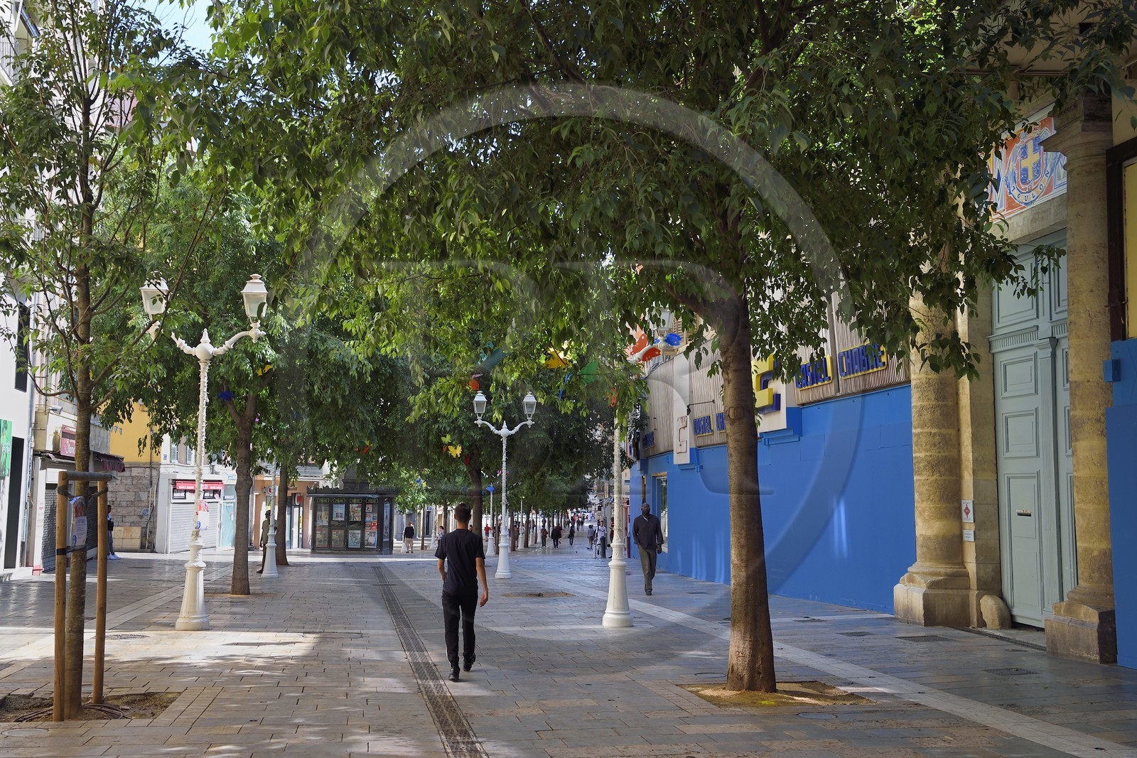 France, Var (83), Toulon, à droite l'ancien Évêché site principal du Festival Design Parade Toulon sur le cours Lafayette