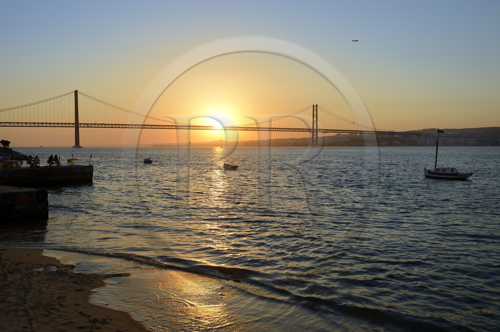 Portugal, région de Lisbonne, commune d'Almada au lieu dit Ponto Final sur la rive sud du Tage, le pont du 25 de Abril