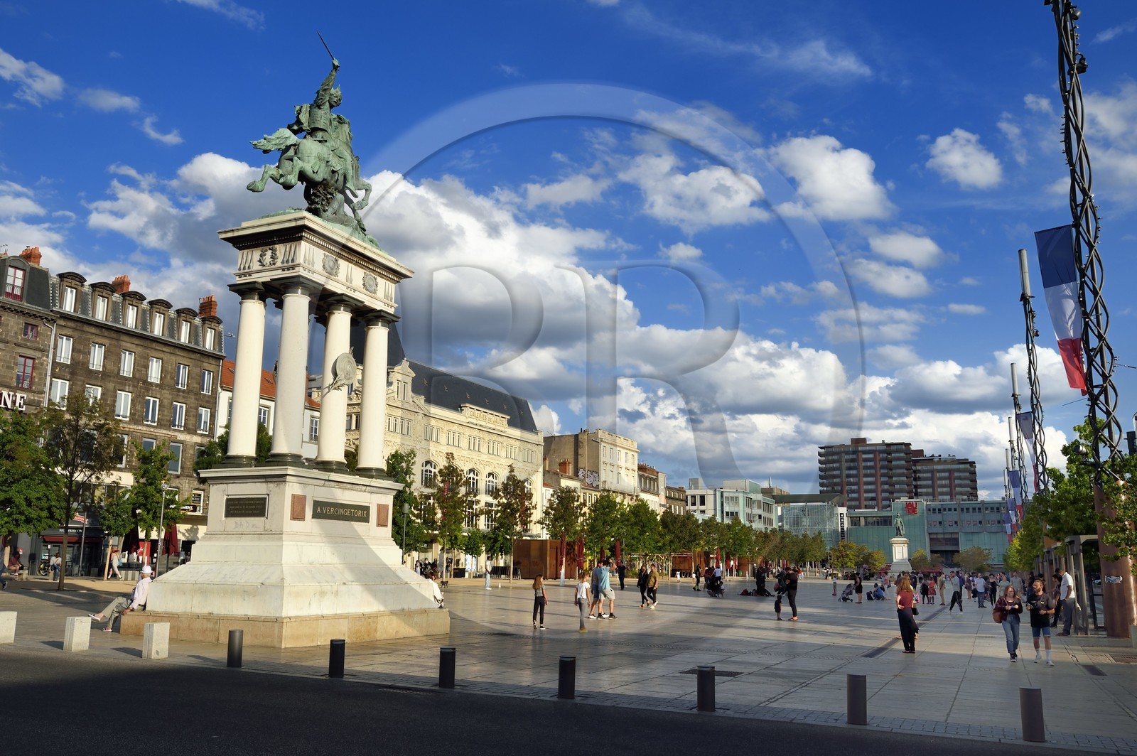 France, Puy-de-Dôme (63), Clermont-Ferrand, la place de Jaude et la statue de Vercingétorix du sculpteur Bartholdi