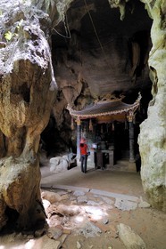 Vietnam, Ninh Binh province, Bich Dong pagoda, cave temple