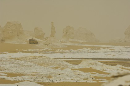 Egypt, Libyan Desert, sandstorm in the White Desert north of Farafra