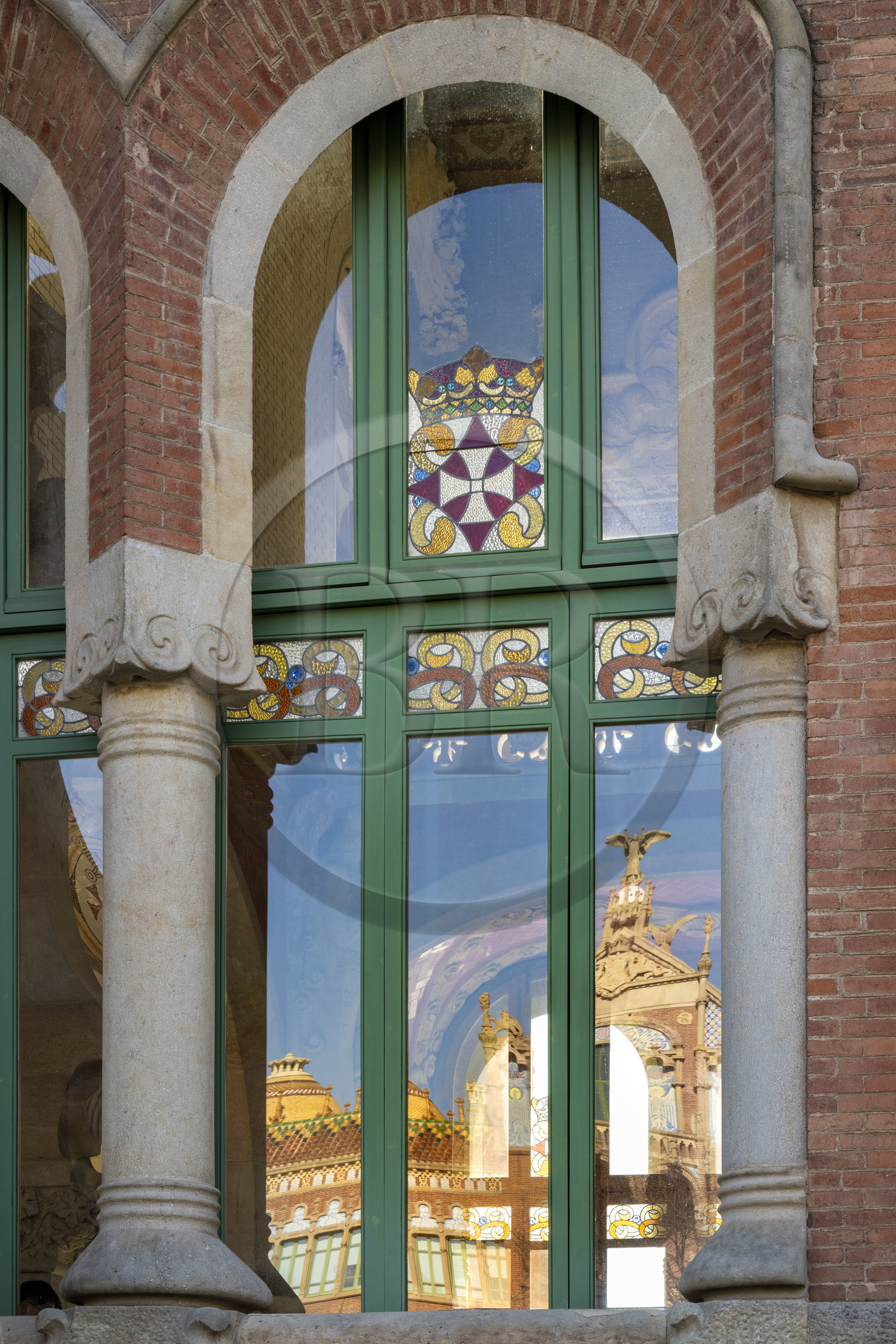 Espagne, Catalogne, Barcelone, quartier d'El Guinardo, ancien Hospital de la Santa Creu i de Sant Pau classé Patrimoine Mondial de l'UNESCO, de style moderniste par l'architecte Domenech i Montaner, aujourd'hui un musée et un centre culturel, batiment de l'administration