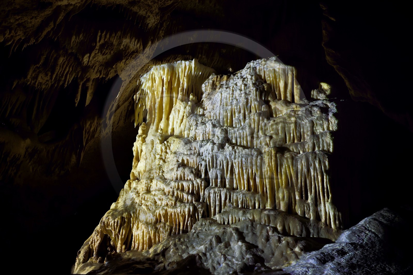 France, Dordogne (24), Périgord Vert, Villars, Grotte de Villars, concrétions dans les grottes, coulées de calcite