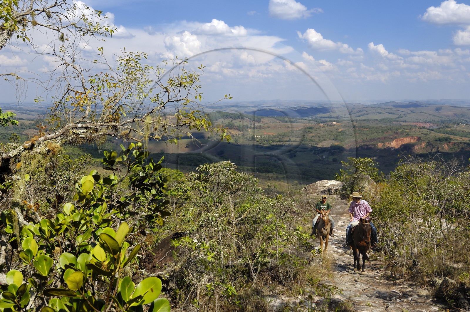 Brésil, Etat du Minas Gerais, Tirandentes, cavaliers sur l'ancienne route de l'or (Estrada Real)